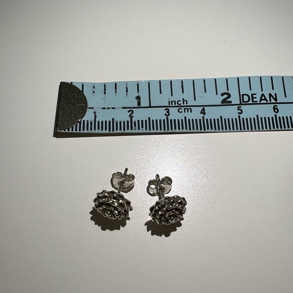 Tashi Sterling Silver Flower Earrings Ear Studs - Picture 3 of 3